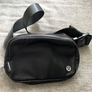 Lululemon Everywhere Belt Bag 1L